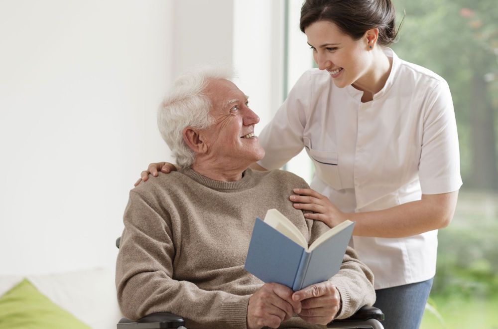 Der Patient und die Pflegerin